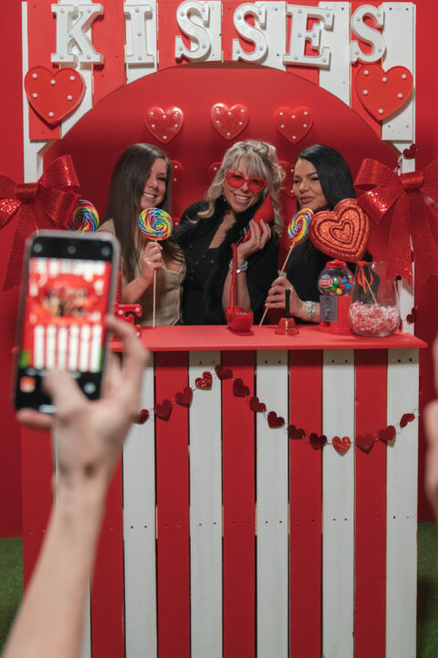 behind the scenes 3 girls at kissing booth at snap foto club
